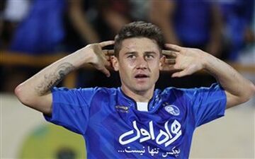 تجربه هافبک ملی پوش آبی پوشان /در فوتبال سن و سال مطرح نیست 