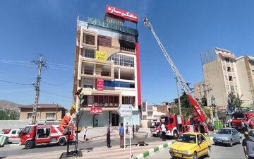 
نجات ۵ نفر در حریق ساختمان هفت طبقه