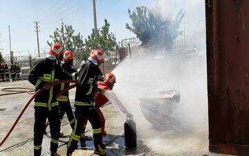  آموزش عملیاتی یک‌ماهه آتشنشانان+تصاویر