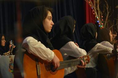 عصر شعر به بلندای یلدا باحضور پروفسور میرجلاالدین کزازی استاد ادبیات پارسی ایران زمین و با همکاری اداره کل فرهنگ و ارشاد اسلامی استان کرمانشاه 
