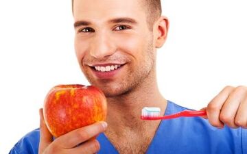 خوردن سیب بجای مسواک زدن؟