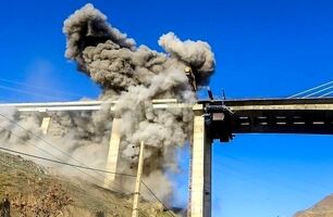 انتشار تصاویری تازه از لحظه بمباران پل B۱ کرج