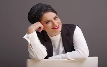 تصویری از شاهدخت ایران در سریال جیران با سیبیل ناصرالدین‌شاه و کلاه خواجه