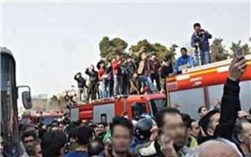  گلایه آتش‌نشان حادثه پلاسکو از سلفی گرفتن‌های مردم

