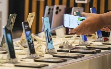 نبض بازار موبایل در ۲۹ فروردین؛ آخرین قیمت انواع گوشی‌های پرطرفدار در بازار تهران