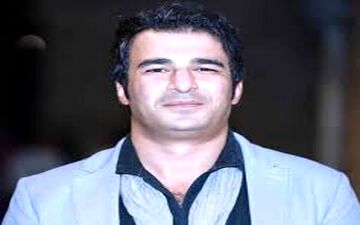  یوسف تیموری در یک دورهمی دوستانه