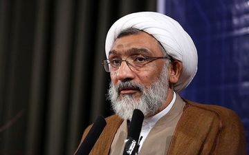ورود مصطفی پورمحمدی، نامزد انتخابات ریاست‌ جمهوری برای حضور در مناظره اول به صداوسیما + ویدئو