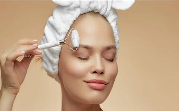 ماساژ صورت در خانه: یک روش ارزان برای جوان سازی پوست