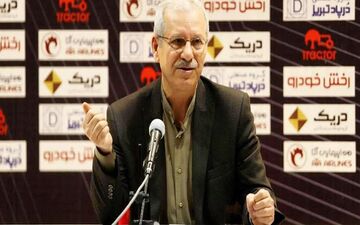 بازوبند اخباری و کیانی بر دست شجاع