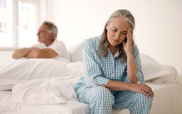 آیا یائسگی بر میل جنسی تاثیر می گذارد؟
