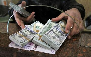 بانک‌ها در خط مقدم کنترل نرخ ارز؛ آغاز با ارز مسافرتی