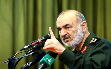 سردار سلامی: دشمن از توانمندی‌های موشکی ایران می‌هراسد