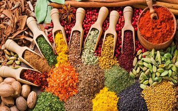 ۹ گیاه و ادویه‌ای که به لاغری و تناسب اندام کمک می‌کنند