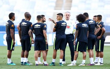 تیم ملی برزیل با حضور پسر مارسلو تمرین میکند+فیلم