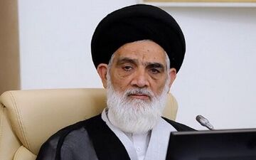 توصیه رییس دیوان عالی کشور به قضات: شخصیت افراد را حقیر نکنید که حقیر می‌شوید