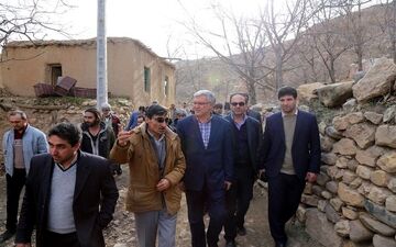 ۱۲ روز پس از دستور استاندار؛ برق رسانی به روستای پرکار فاروج