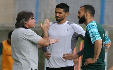ساپینتو دست به دامن کاپیتان‌هایش شد