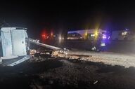 تصادف خونین در جاده نائین: واژگونی اتوبوس و تریلی، ۴ جان باخته و ۲۰ مجروح بر جای گذاشت