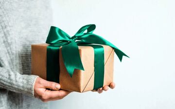 عیدی روز پدر ۱۴۰۴؛ واریز ۶۵۰ هزار تومان توسط دولت پزشکیان قطعی شد