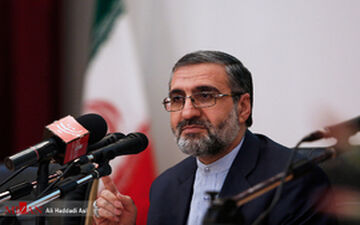 زنی که در حال آتش‌زدن اوراق قرآن کریم بود دستگیر شد