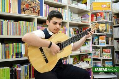 اجرای شاهنامه‌خوانی گروه همایون به مناسبت جشن مهرگان در شهر کتاب کرمانشاه