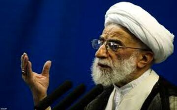 انتقاد آیت الله جنتی از نمایندگانی که سلفی گرفتند/از این کار خود توبه کنید