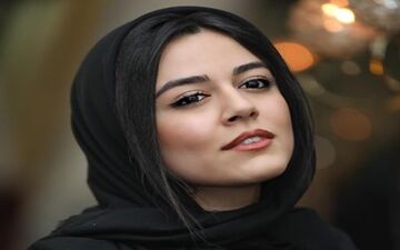  نگاه خیره «ماهور الوند» به امواج دریا