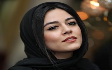  نگاه خیره «ماهور الوند» به امواج دریا
