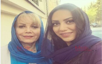 سلفی مونا فرجاد به همراه مادرش وسط خیابان (عکس)