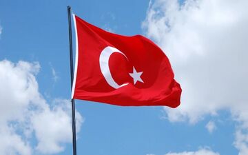 وزیر حمل‌ونقل ترکیه: عبور یک کشتی ترک از تنگه هرمز با اجازه ایران انجام شد
