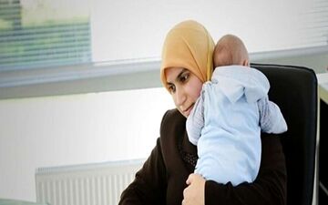 توصیه به مادران شاغل برای تغذیه نوزاد با شیر انحصاری مادر