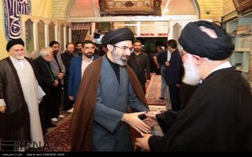فرزندان رهبر انقلاب در مراسم چهلم همسر آیت‌الله علم‌الهدی + عکس 