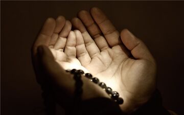  توجه به امام زمان(عج) در قنوت نماز/ دعایی از امام رضا(ع) 