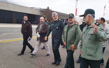فرمانده کل سپاه برای بازدید  از روند اسکان موقت زلزله‌زدگان وارد کرمانشاه شد