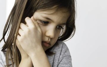 با کودک حساس و زودرنج چگونه باید رفتار کرد؟