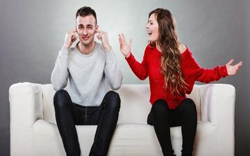 روش های مواجه با همسری که مدام نق می زند