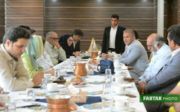برگزاری نشست هم‌اندیشی بوم‌گردان و اعضای شورای ثبت جهانی اورمانات در هتل پارسیان