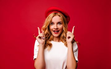دیدار مهم داری و نگرانی چه رنگ لباسی بپوشی؟ برای دیدارهای مهم این رنگ لباس‌ها را بپوش! 