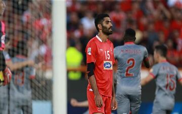 مدافع پرسپولیس از بیمارستان مرخص شد