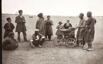 بستنی فروشی در تهران قدیم/ عکس