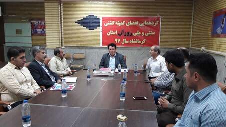 نشست اعضای کشتی سنتی‌وملی «زوران» استان کرمانشاه برای توسعه این رشته ورزشی 