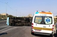 اتوبان کسایی حادثه‌ساز شد؛ ۹ نفر مصدوم در اثر واژگونی مینی بوس