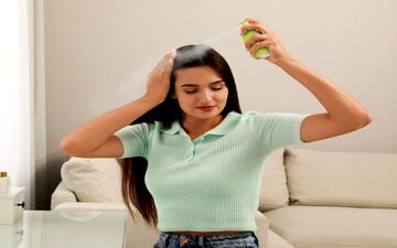 شامپو خشک برای چه کسانی مناسب است؟ مزایا، معایب و طرز استفاده