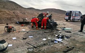 امدادرسانی به 9مصدوم حادثه تصادف خودرو405و پراید در محور بندرعباس