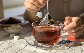فنجان سلامتی یا فنجان سم؟ راز میکروپلاستیک‌ها در چای کیسه‌ای!
