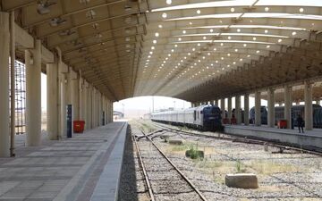 ورود همزمان ۴ قطار اربعینی به کرمانشاه؛ آغاز موج ریلی زائران حسینی
 



