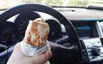 بایدها و نبایدهای تغذیه‌ای حین رانندگی 

