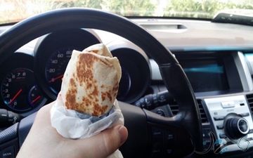 بایدها و نبایدهای تغذیه‌ای حین رانندگی 


