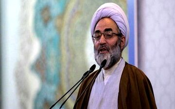 امام جمعه رشت: محبت نباید مانع امربه‌معروف و نهی از منکر والدین نسبت به فرزندان شود