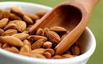 آشنایی با فواید مصرف روزانه بادام